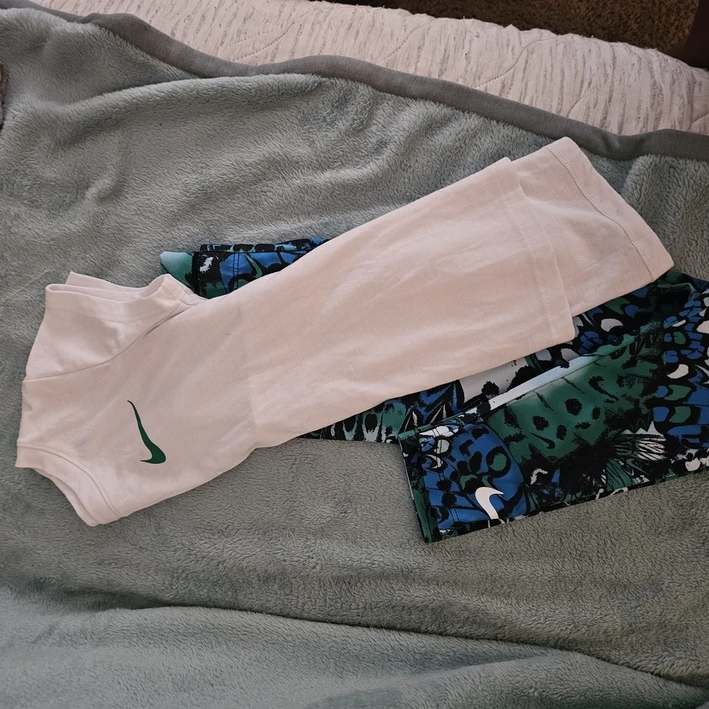 Nike Blue and Green Matching Set with Botanical Leggings
